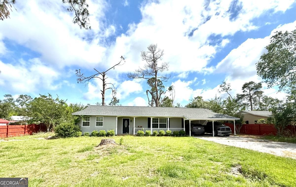 3 bedroom, 2.5 bathroom, 2,103 sq ft single family residence for sale at 44 Kersey Street, Hazlehurst, GA 31539 — photo 2