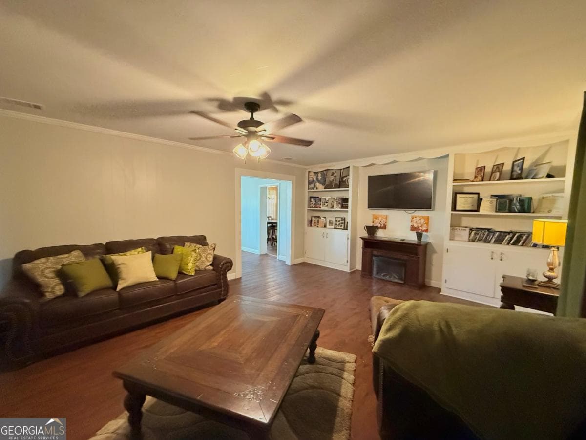 3 bedroom, 2.5 bathroom, 2,103 sq ft single family residence for sale at 44 Kersey Street, Hazlehurst, GA 31539 — photo 4