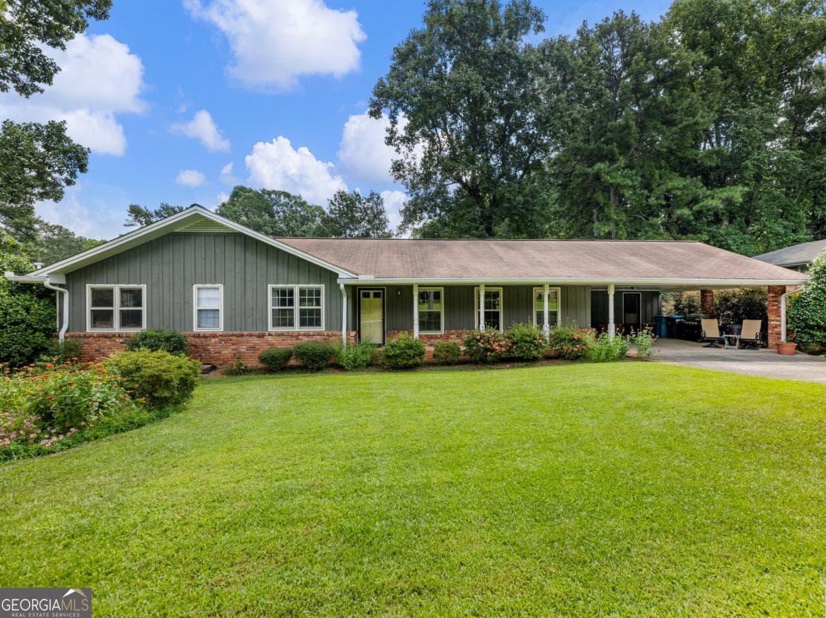 3 bedroom, 2 bathroom, 2,220 sq ft single family residence for rent at 474 Four Winds Plaza, Lilburn, GA 30047 for $2,450 a month — photo 1 of 1