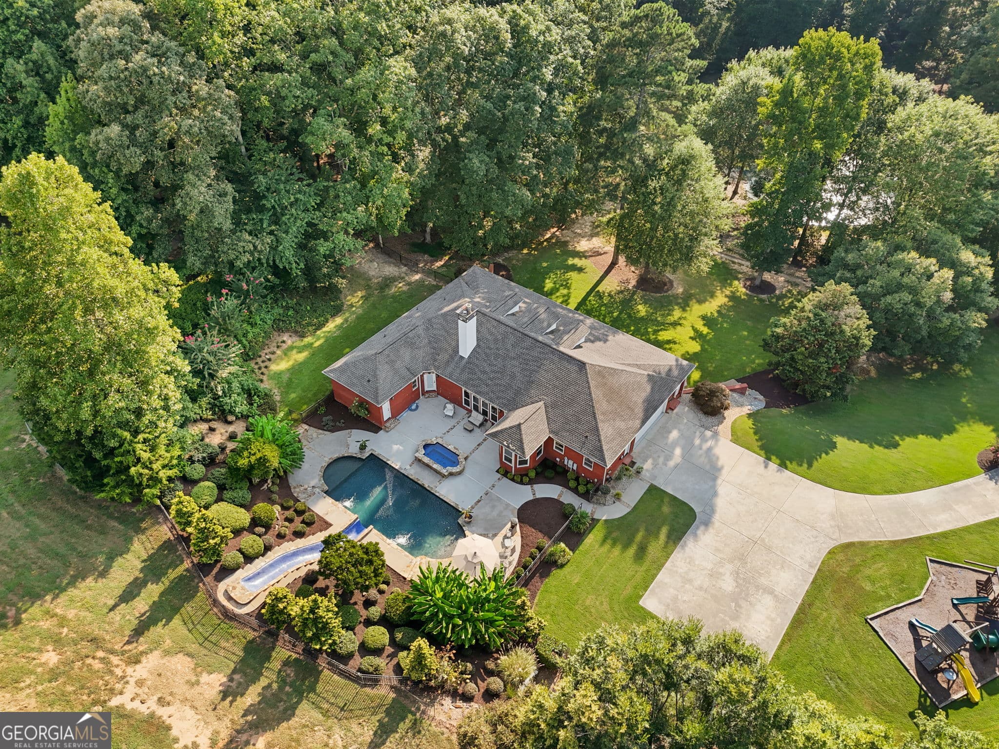 4 bedroom, 4 bathroom, 5,192 sq ft single family residence for sale at 7180 Westray Road, Cumming, GA 30028 — photo 3