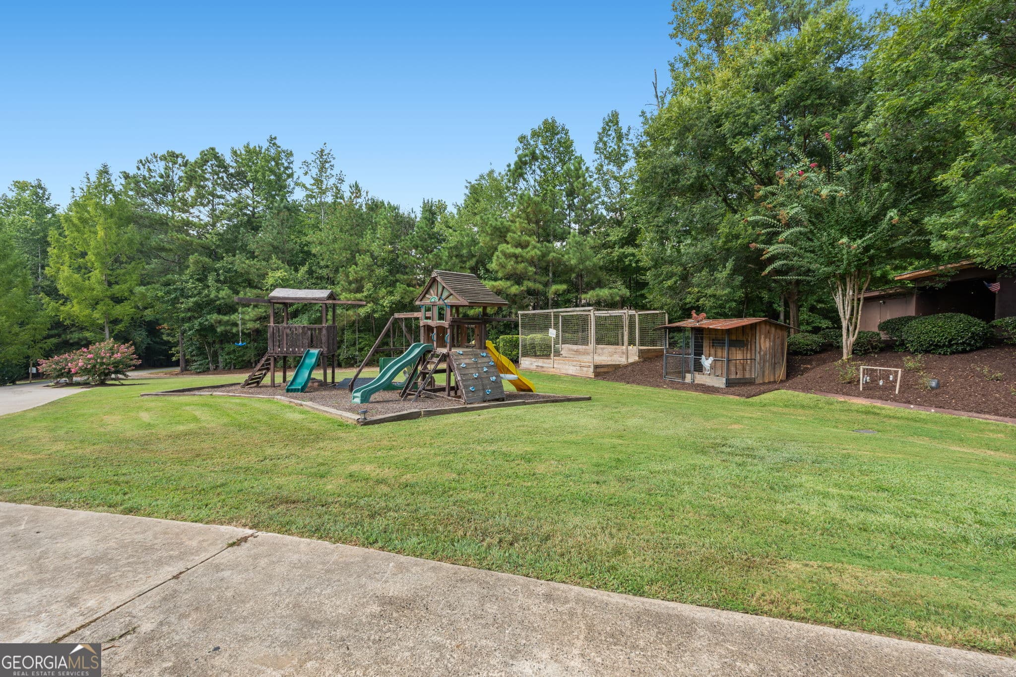 4 bedroom, 4 bathroom, 5,192 sq ft single family residence for sale at 7180 Westray Road, Cumming, GA 30028 — photo 5
