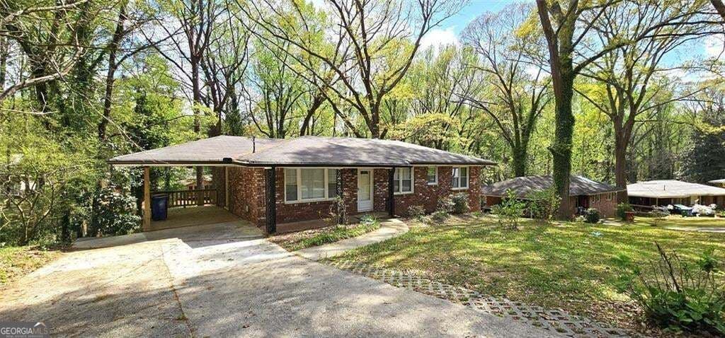 3 bedroom, 2 bathroom, 2,375 sq ft single family residence for rent at 2833 Rockcliff Road, Atlanta, GA 30316 for $1,850 a month — photo 1 of 18