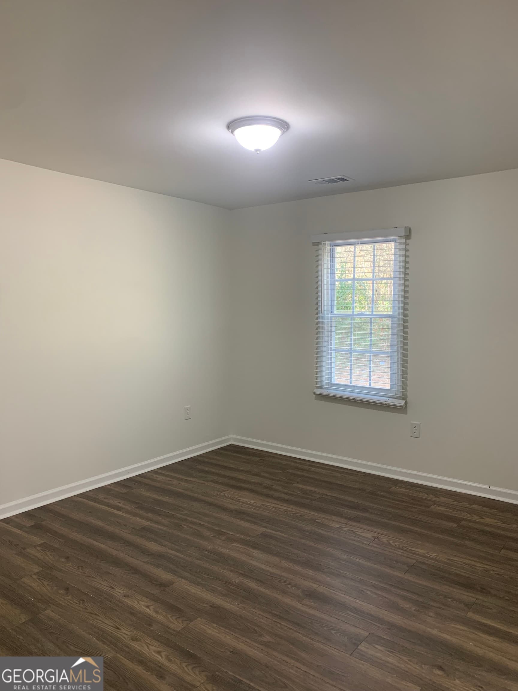 3 bedroom, 2 bathroom, 984 sq ft single family residence for sale at 675 N Main Street, Baxley, GA 31513 — photo 7