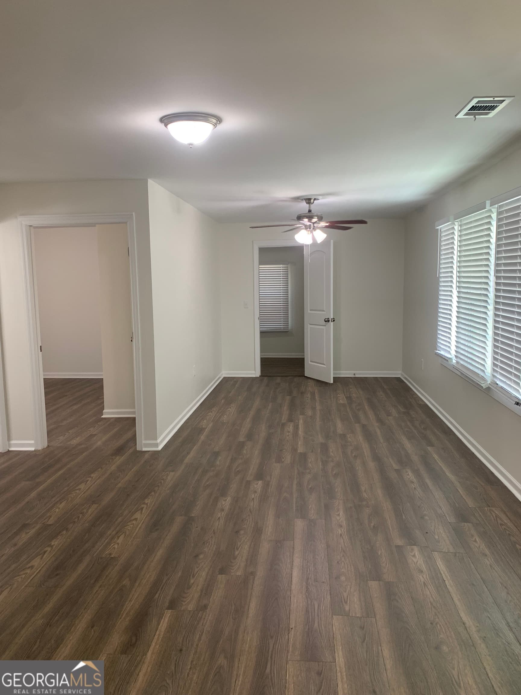 3 bedroom, 2 bathroom, 984 sq ft single family residence for sale at 675 N Main Street, Baxley, GA 31513 — photo 5