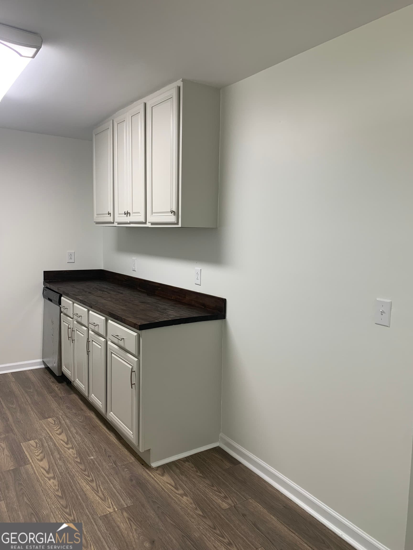 3 bedroom, 2 bathroom, 984 sq ft single family residence for sale at 675 N Main Street, Baxley, GA 31513 — photo 4