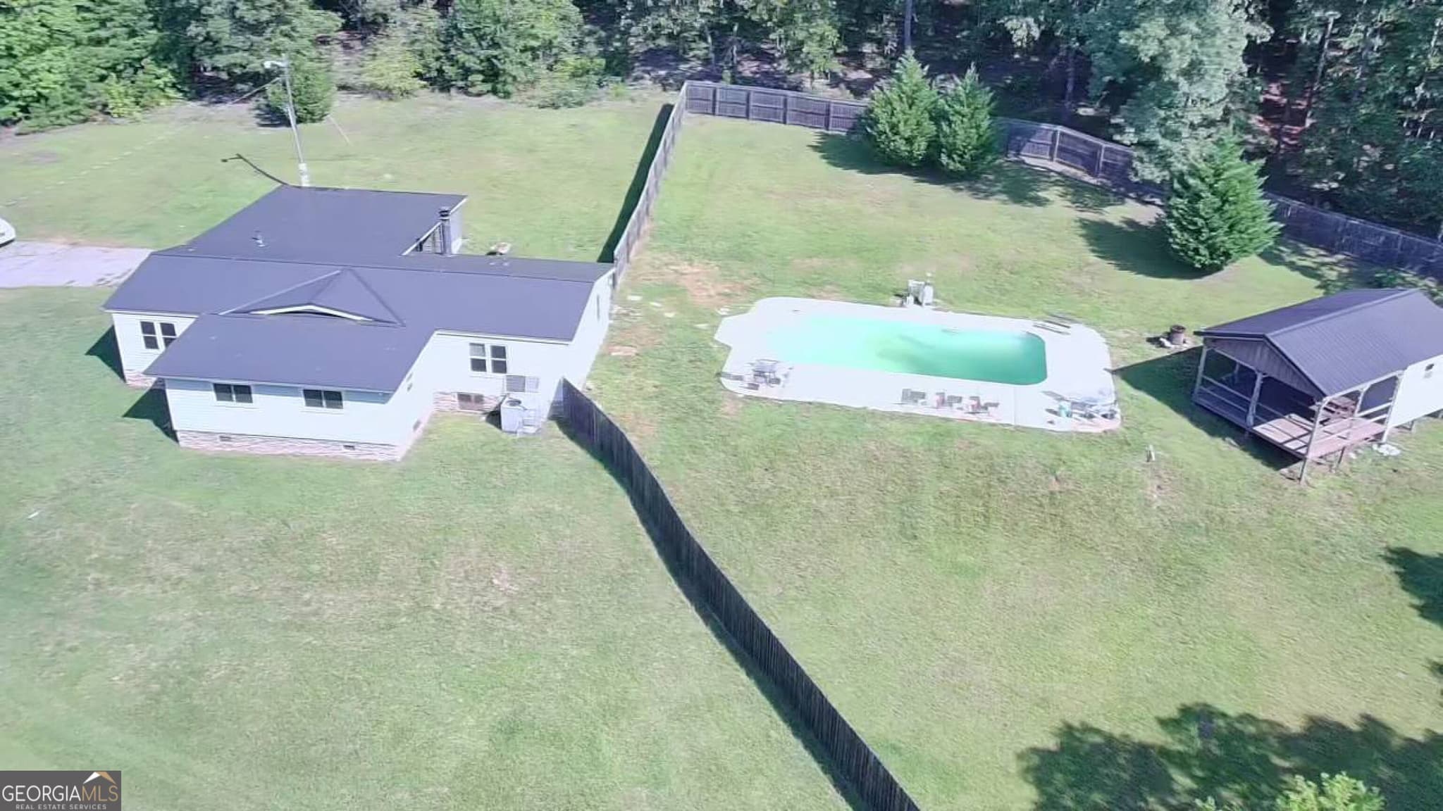 3 bedroom, 2 bathroom, 1,440 sq ft manufactured home,single family residence for sale at 1812 Pickard Road, Thomaston, GA 30286 — photo 3