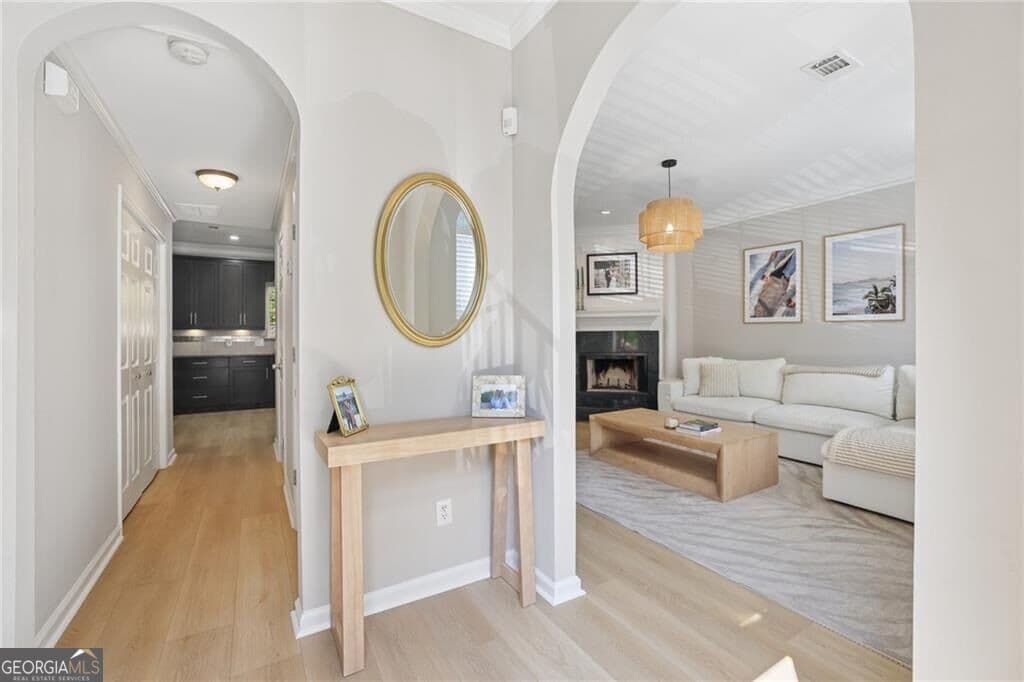 3 bedroom, 2.5 bathroom, 1,584 sq ft townhouse for sale at 7810 Saint Charles Square, Roswell, GA 30075 — photo 2