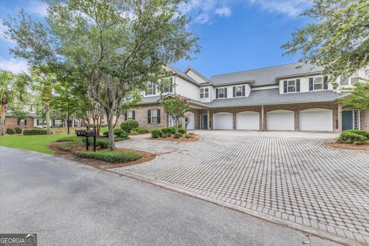 4 bedroom, 3.5 bathroom, 2,972 sq ft condominium for sale at 1003 River Oaks Drive, Richmond Hill, GA 31324 — photo 3