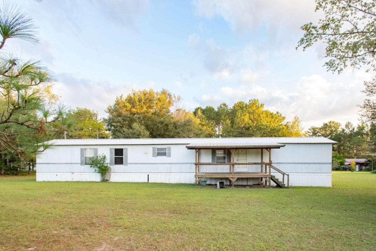 2 bedroom, 2 bathroom, 1,064 sq ft manufactured home,mobile home sold at 2617 Central Road, Blackshear, GA 31516