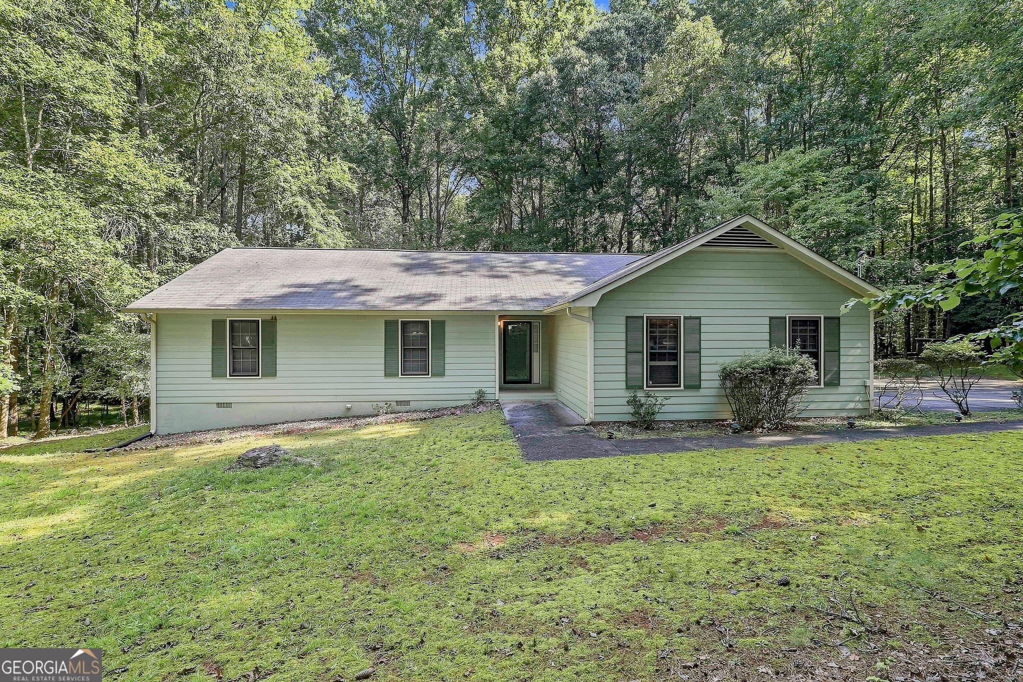 3 bedroom, 2 bathroom, 1,628 sq ft single family residence for sale at 170 Wendell Court, Fayetteville, GA 30215 — photo 1 of 34