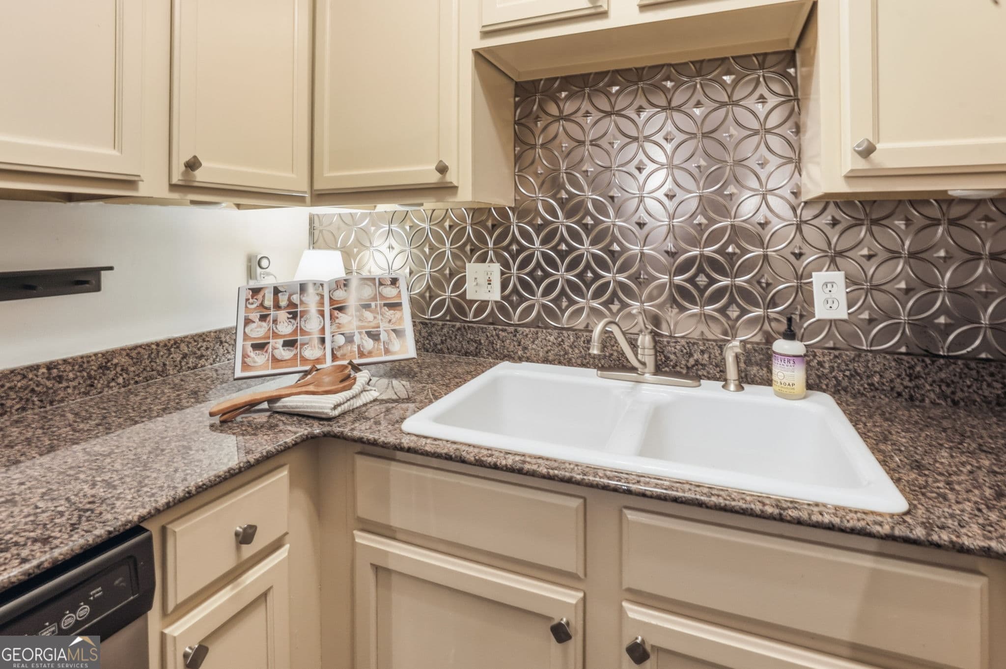 1 bedroom, 1 bathroom, 600 sq ft condominium for sale at 1988 Wellbourne Drive 5, Atlanta, GA 30324 — photo 7