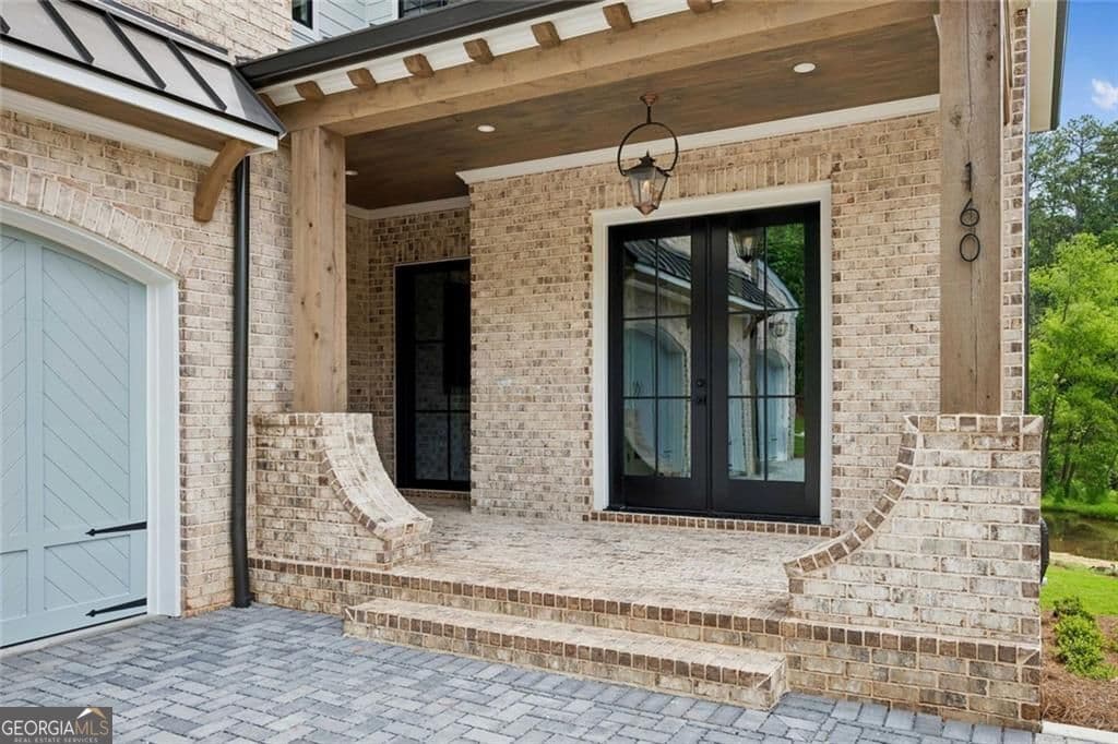 5 bedroom, 5.5 bathroom, 4,290 sq ft single family residence for sale at 160 Lake Estates Drive, Roswell, GA 30075 — photo 3
