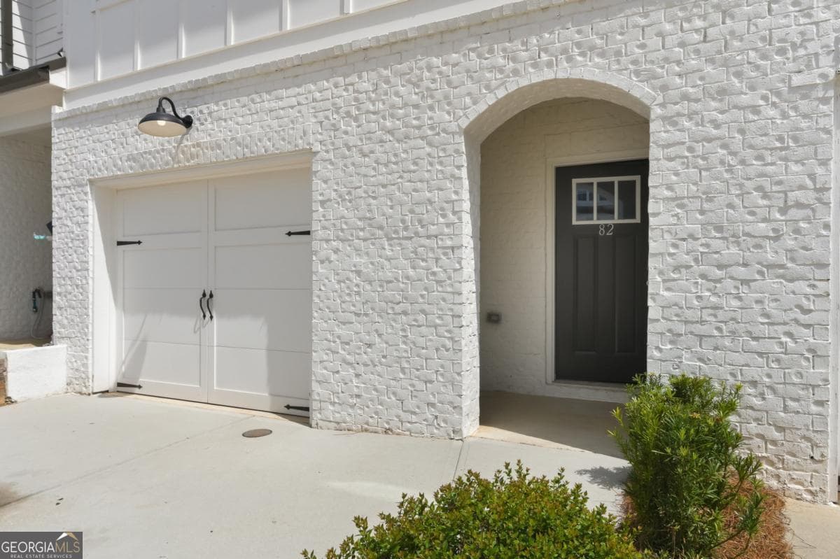3 bedroom, 2.5 bathroom, 1,598 sq ft townhouse for sale at 82 Auburn Run Lane, Auburn, GA 30011 — photo 3