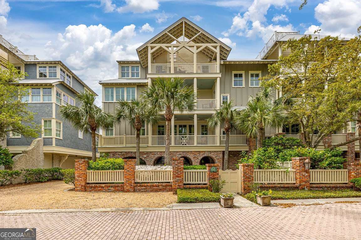 4 bedroom, 4.5 bathroom, 3,570 sq ft single family residence for sale at 17 Sea Oats Lane, St. Simons, GA 31522 — photo 2