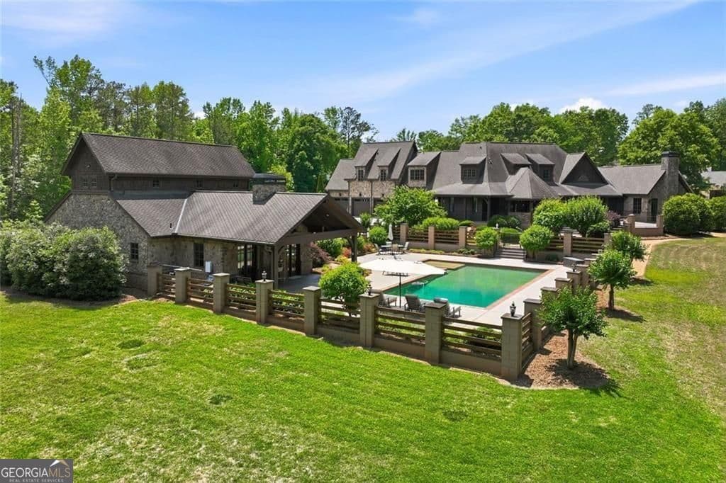 5 bedroom, 6.5 bathroom, 6,324 sq ft single family residence for sale at 605 Carriage Avenue, Jefferson, GA 30549 — photo 5