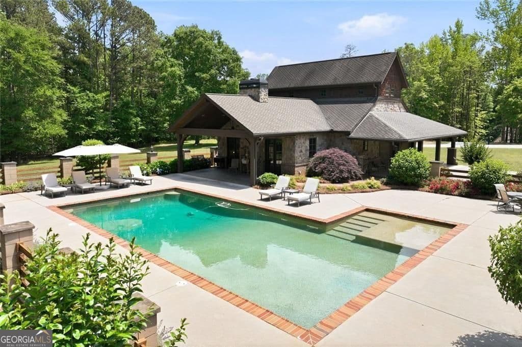5 bedroom, 6.5 bathroom, 6,324 sq ft single family residence for sale at 605 Carriage Avenue, Jefferson, GA 30549 — photo 9