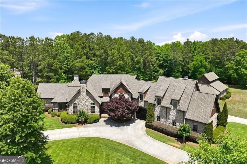 5 bedroom, 6.5 bathroom, 6,324 sq ft single family residence for sale at 605 Carriage Avenue, Jefferson, GA 30549 — photo 4