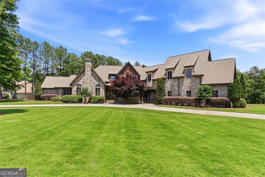5 bedroom, 6.5 bathroom, 6,324 sq ft single family residence for sale at 605 Carriage Avenue, Jefferson, GA 30549 — photo 8