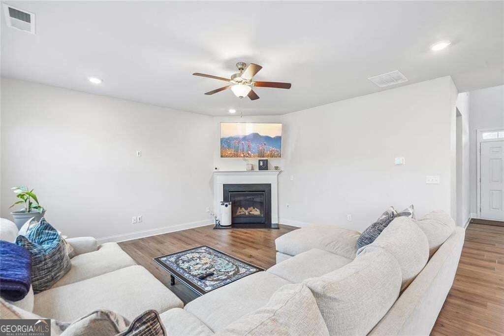 5 bedroom, 3 bathroom, 2,837 sq ft single family residence for sale at 217 Blue Iris Court, Winder, GA 30680 — photo 7