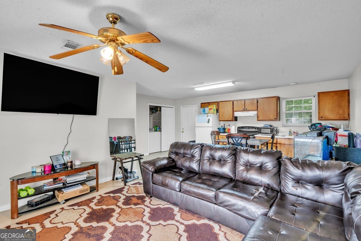 3 bedroom, 1 bathroom, 1,008 sq ft single family residence under contract at 142 Ruby Street, Cordele, GA 31015 — photo 3