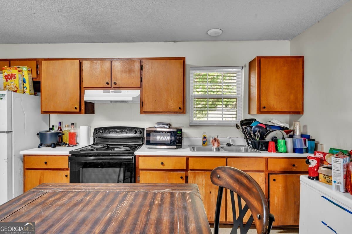 3 bedroom, 1 bathroom, 1,008 sq ft single family residence under contract at 142 Ruby Street, Cordele, GA 31015 — photo 5