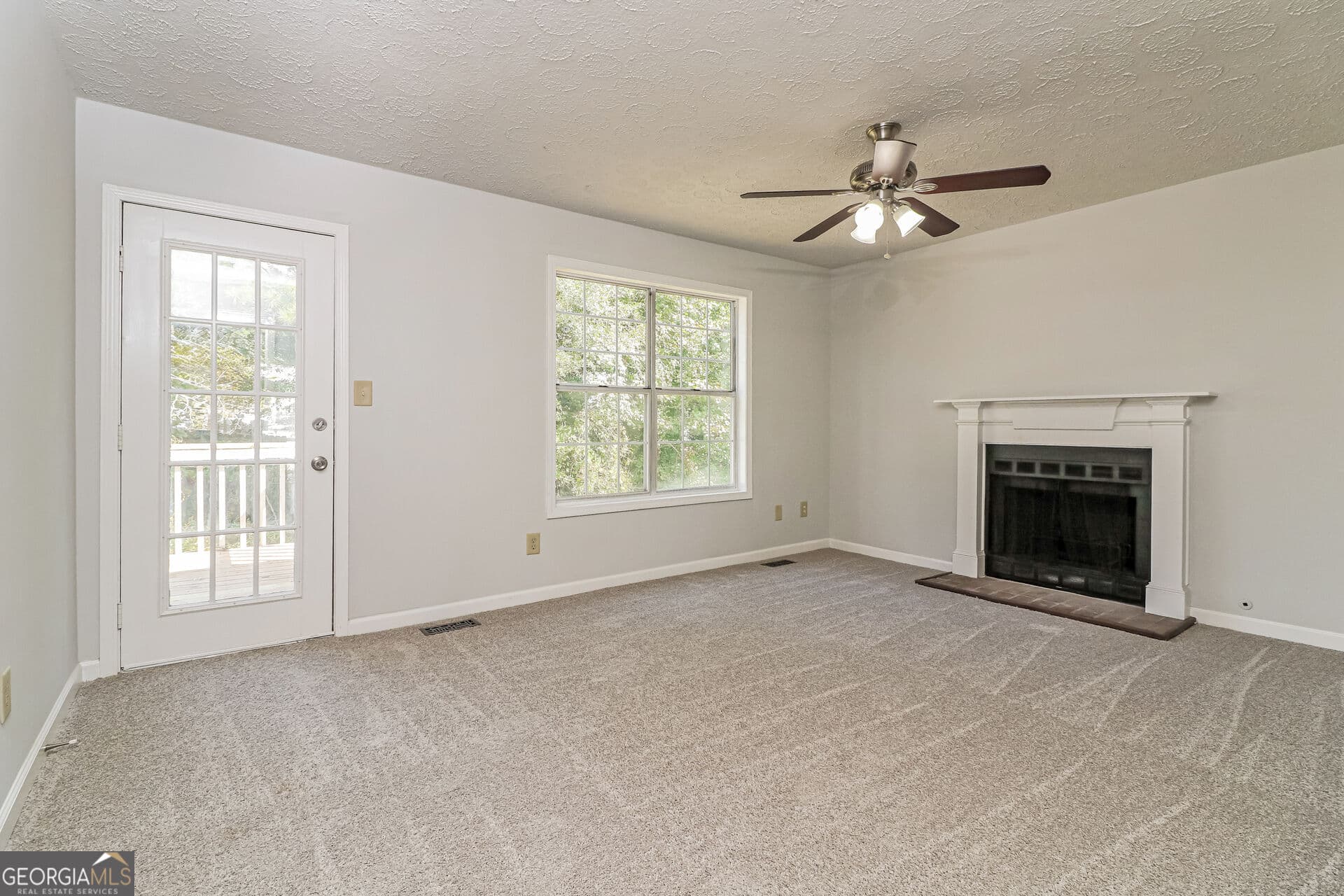 3 bedroom, 2.5 bathroom, 2,124 sq ft single family residence for sale at 4050 Paloverde Drive, Kennesaw, GA 30144 — photo 3