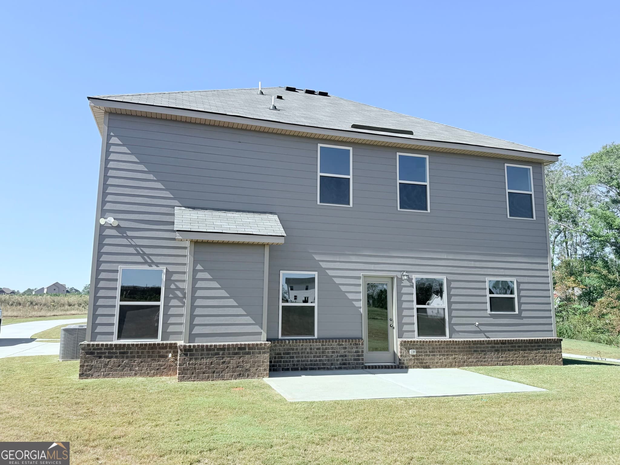 4 bedroom, 2.5 bathroom, 2,253 sq ft single family residence for rent at 145 Hounds Way, Griffin, GA 30224 for $2,200 a month — photo 2