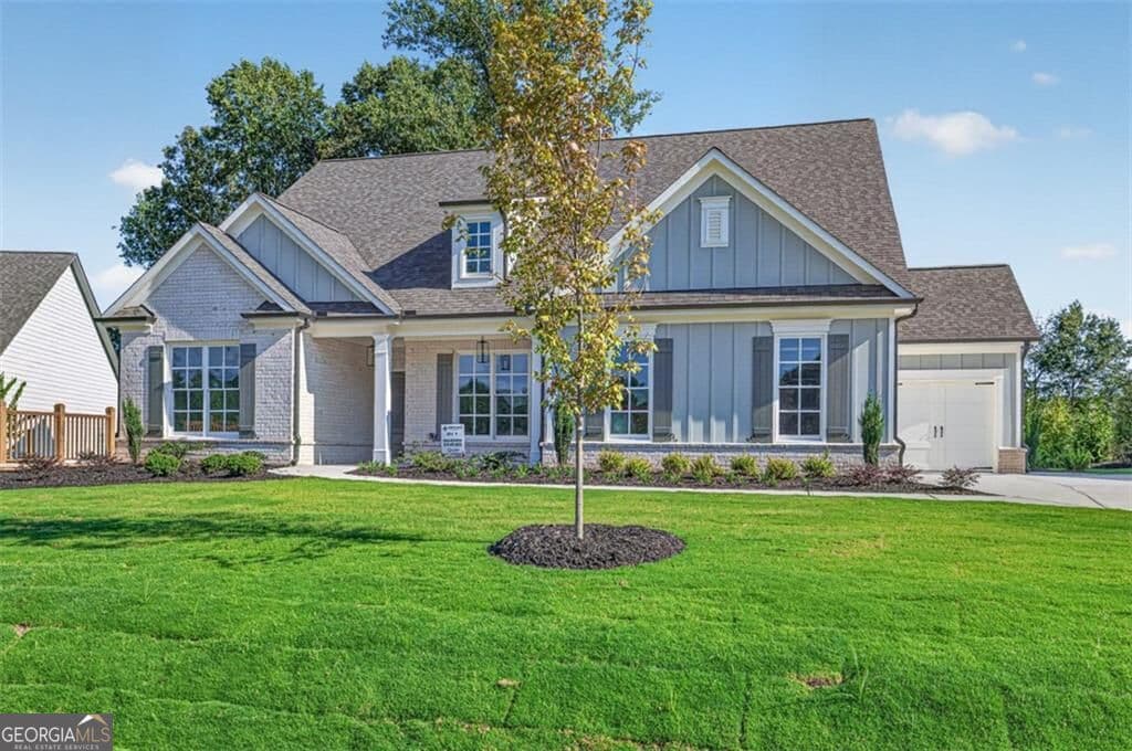 4 bedroom, 3 bathroom, 2,542 sq ft single family residence for sale at 4771 E Reed Road, Gainesville, GA 30507 — photo 2