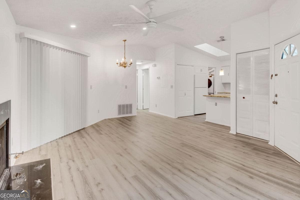 1 bedroom, 1 bathroom, 810 sq ft condominium for sale at 1283 Keys Lake Drive, Brookhaven, GA 30319 — photo 5