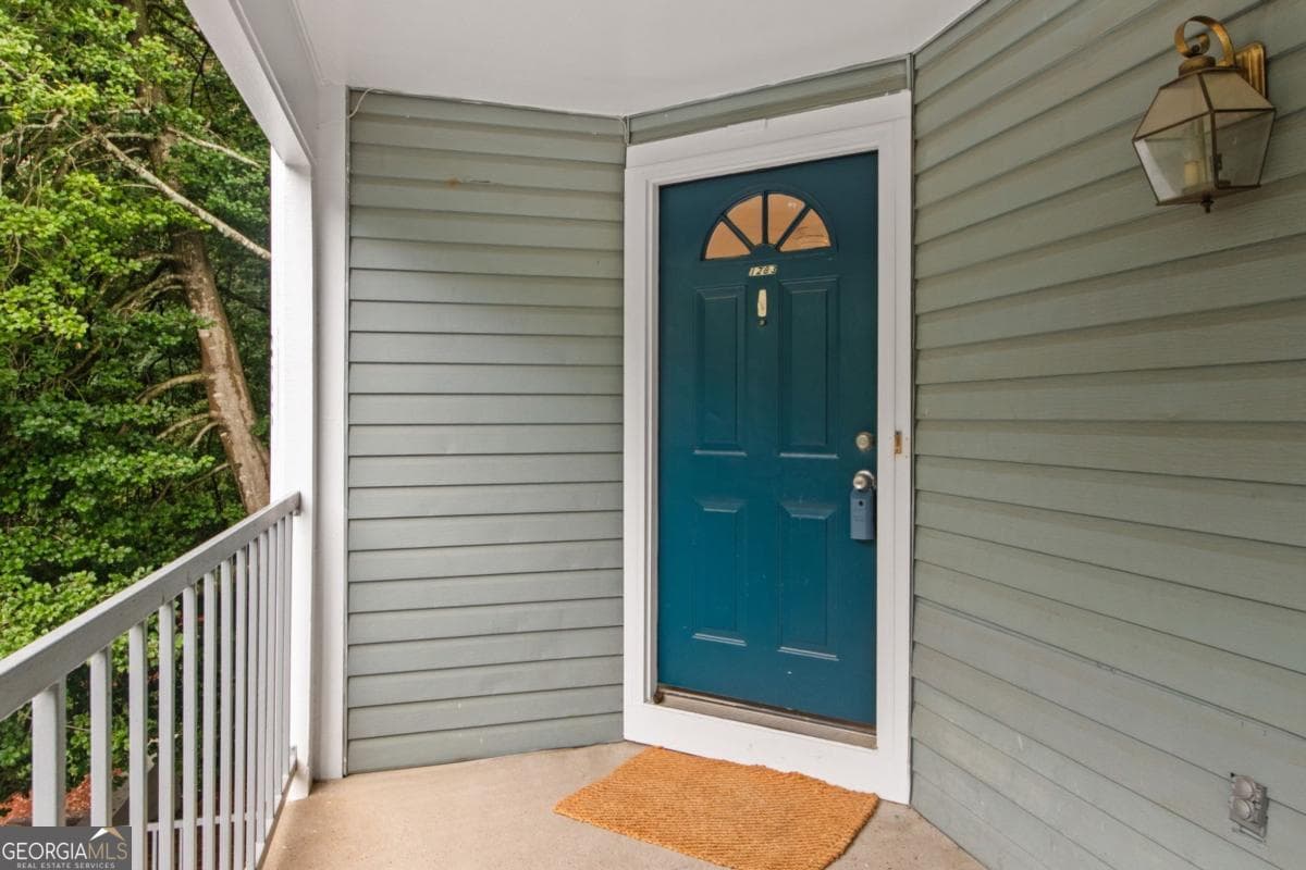 1 bedroom, 1 bathroom, 810 sq ft condominium for sale at 1283 Keys Lake Drive, Brookhaven, GA 30319 — photo 4