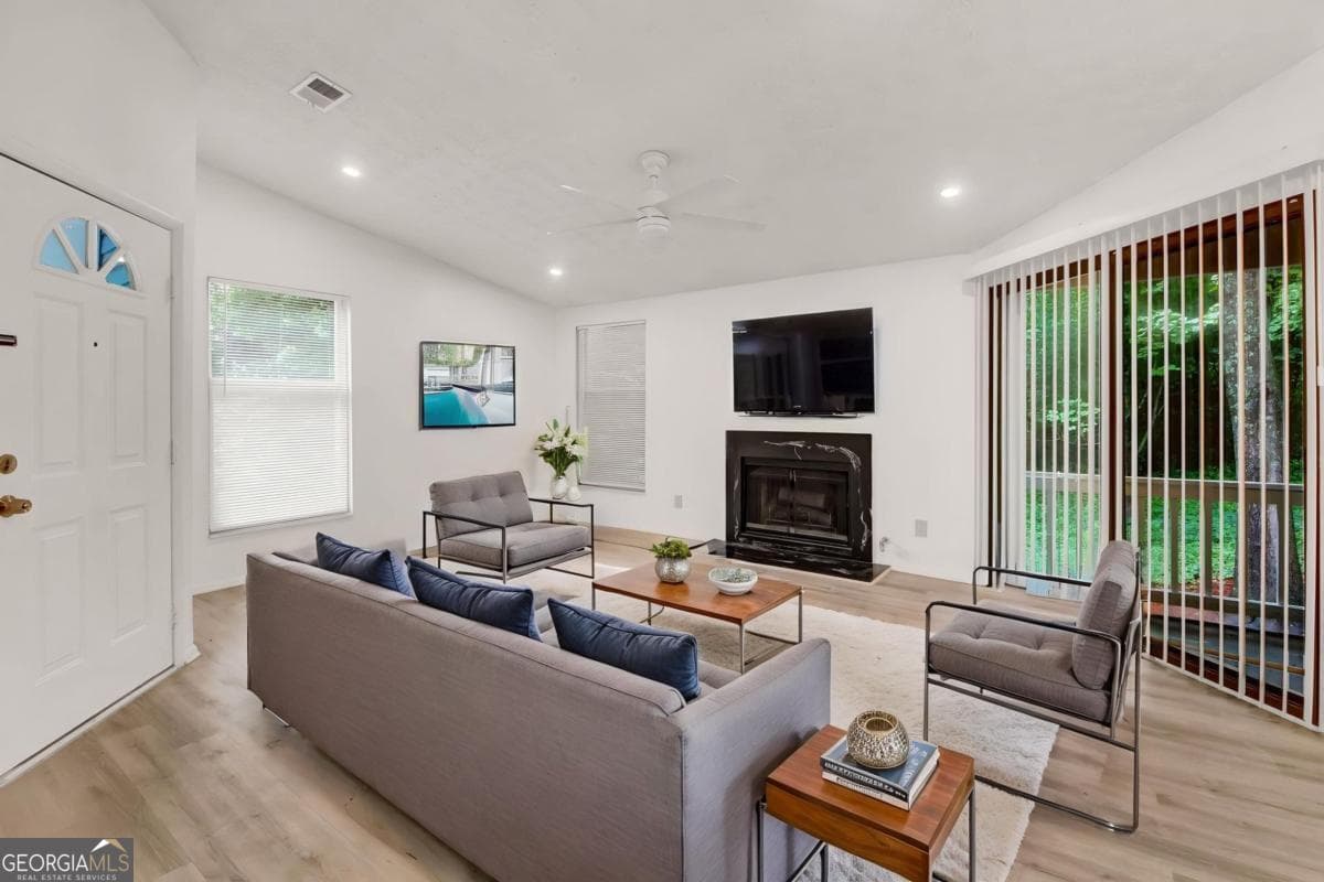 1 bedroom, 1 bathroom, 810 sq ft condominium for sale at 1283 Keys Lake Drive, Brookhaven, GA 30319 — photo 8