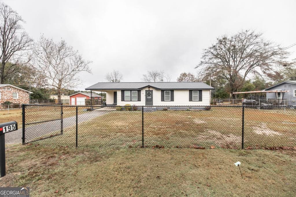 3 bedroom, 1 bathroom, 936 sq ft single family residence for sale at 195 Wimberly Drive, Jeffersonville, GA 31044 — photo 2