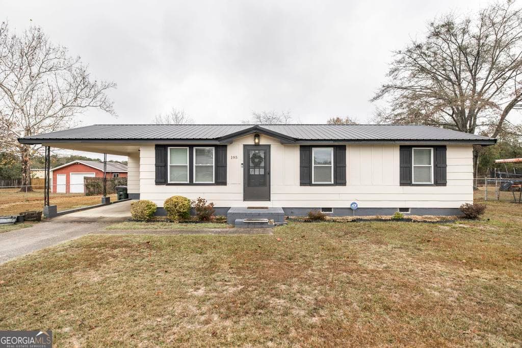 3 bedroom, 1 bathroom, 936 sq ft single family residence for sale at 195 Wimberly Drive, Jeffersonville, GA 31044 — photo 3