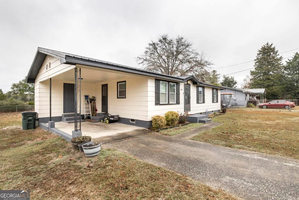 3 bedroom, 1 bathroom, 936 sq ft single family residence for sale at 195 Wimberly Drive, Jeffersonville, GA 31044 — photo 5
