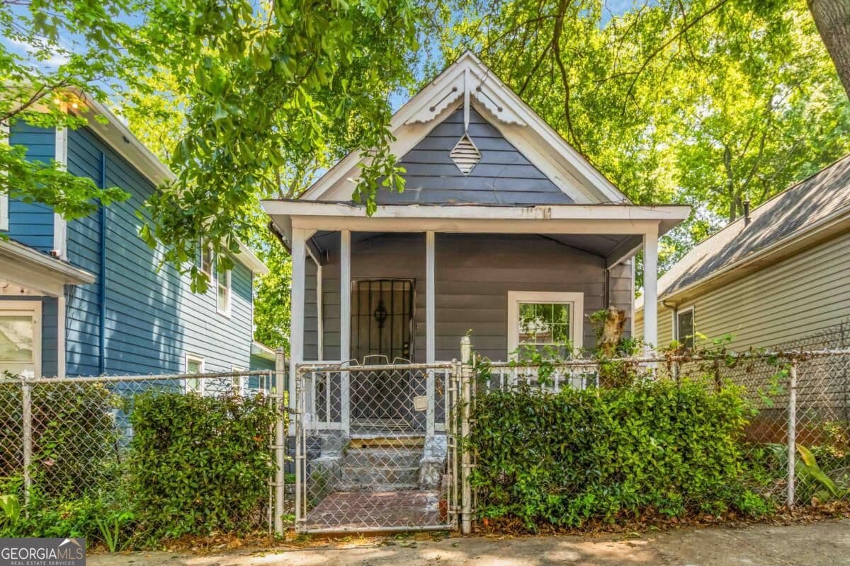 2 bedroom, 1 bathroom, 1,006 sq ft single family residence for sale at 712 Garibaldi Street, Atlanta, GA 30310 — photo 1 of 24
