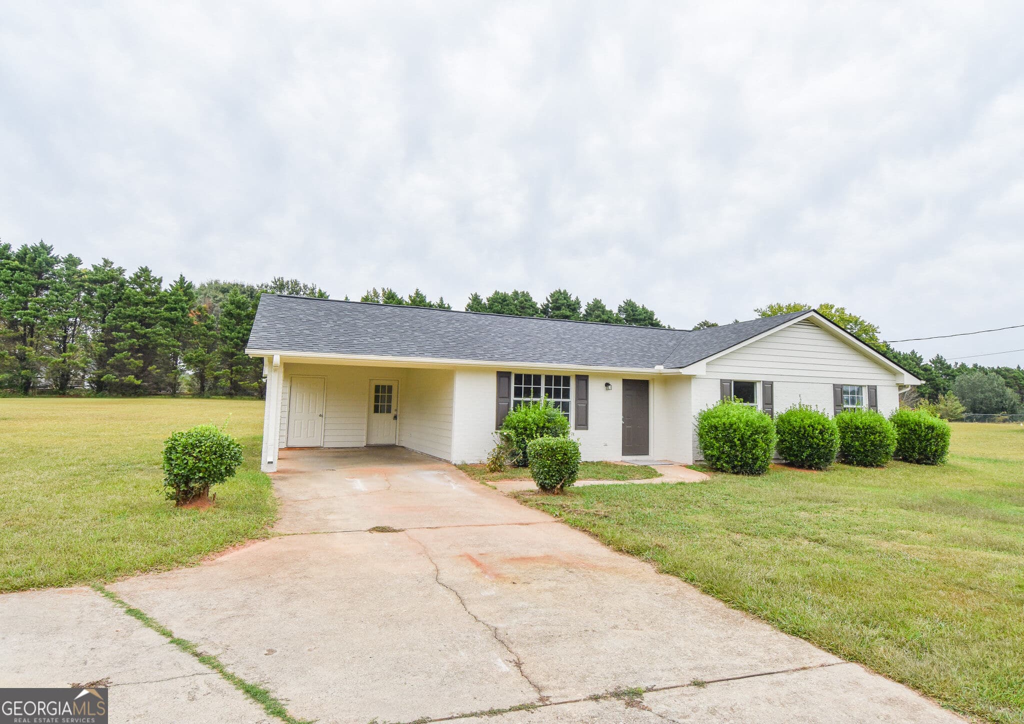 3 bedroom, 2 bathroom, 1,296 sq ft single family residence for sale at 111 Meadowview Lane, Williamson, GA 30292 — photo 2