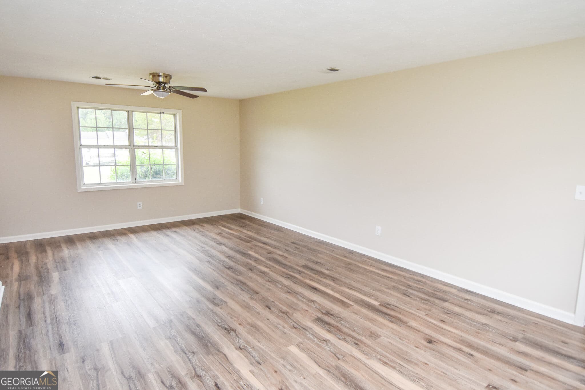3 bedroom, 2 bathroom, 1,296 sq ft single family residence for sale at 111 Meadowview Lane, Williamson, GA 30292 — photo 6