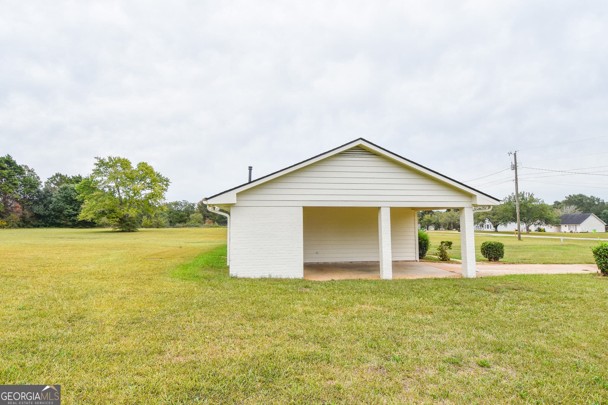 3 bedroom, 2 bathroom, 1,296 sq ft single family residence for sale at 111 Meadowview Lane, Williamson, GA 30292 — photo 3