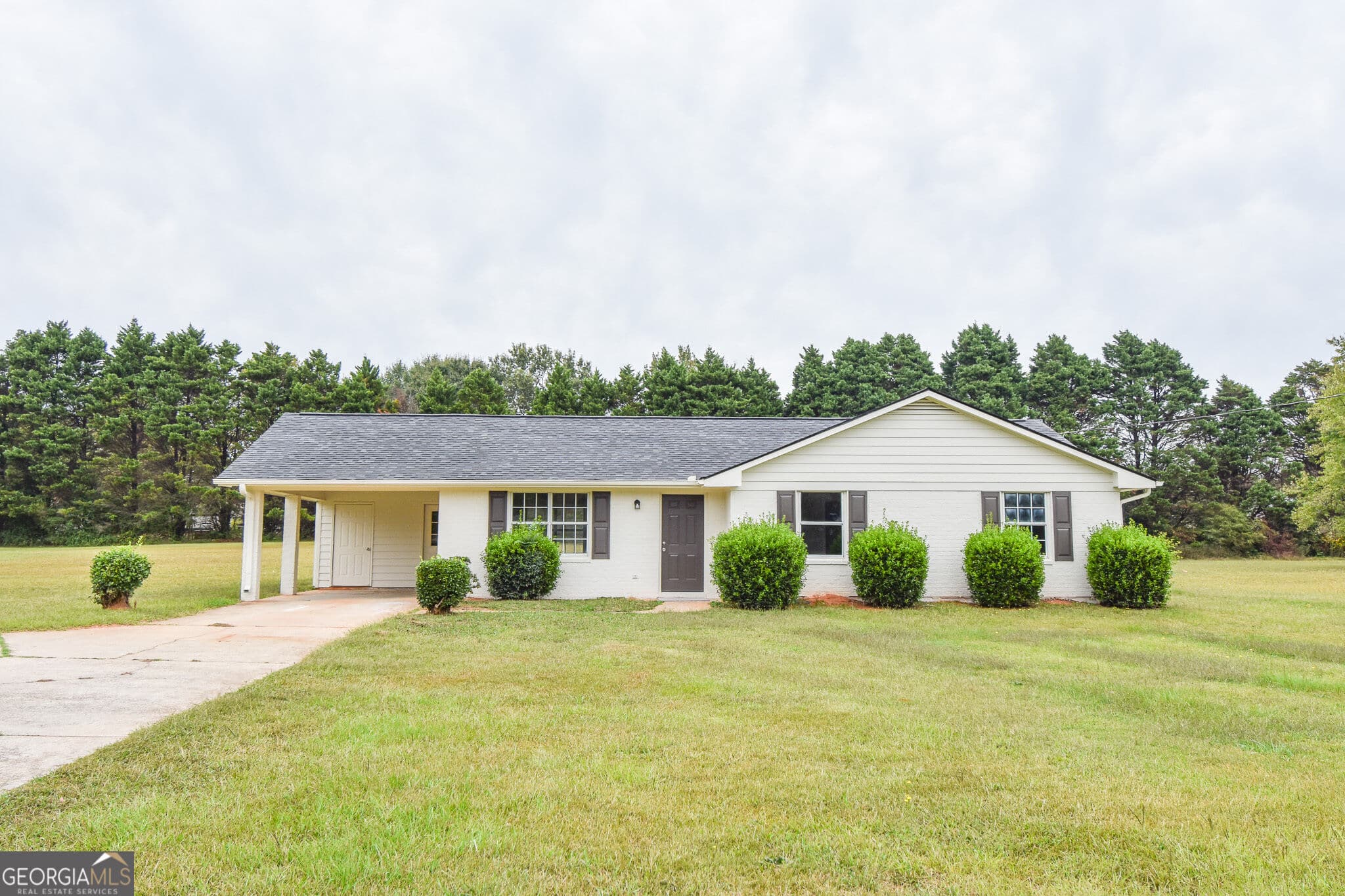 3 bedroom, 2 bathroom, 1,296 sq ft single family residence for sale at 111 Meadowview Lane, Williamson, GA 30292