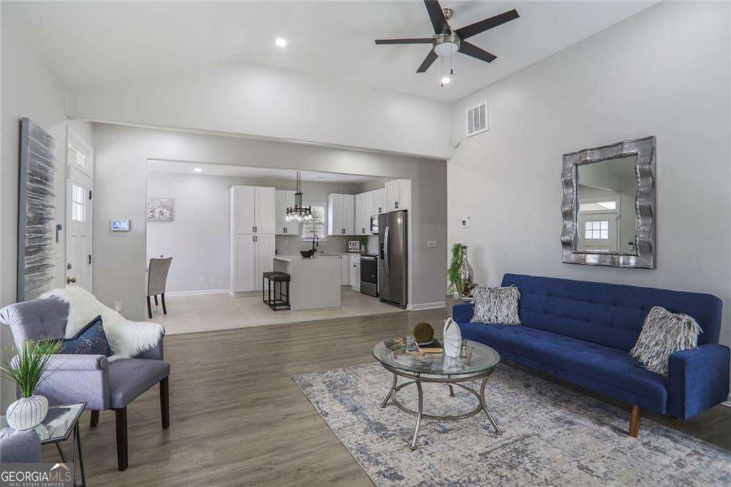 4 bedroom, 2 bathroom, 1,755 sq ft single family residence for sale at 652 Hugh Street, Atlanta, GA 30310 — photo 4