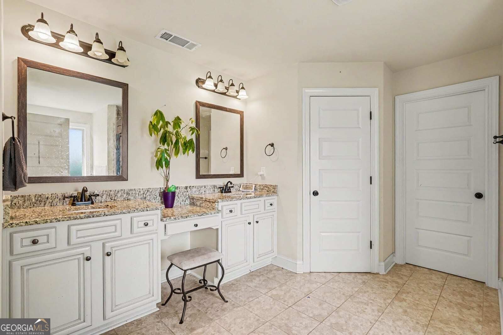5 bedroom, 4 bathroom, 3,474 sq ft single family residence for sale at 160 Feather Lane, Jackson, GA 30233 — photo 7