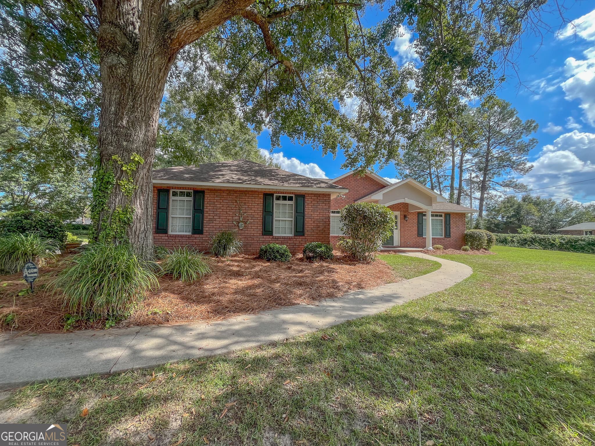 3 bedroom, 2 bathroom, 1,825 sq ft single family residence under contract at 1012 Springdale Road, Dublin, GA 31021 — photo 3