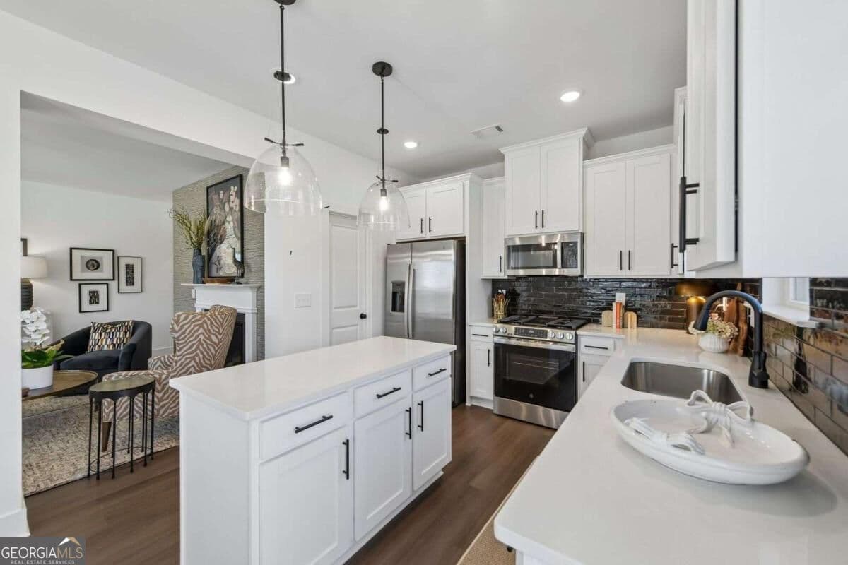 3 bedroom, 2.5 bathroom, 1,745 sq ft townhouse for sale at 222 Foxtrot Avenue 750, Hoschton, GA 30548 — photo 7