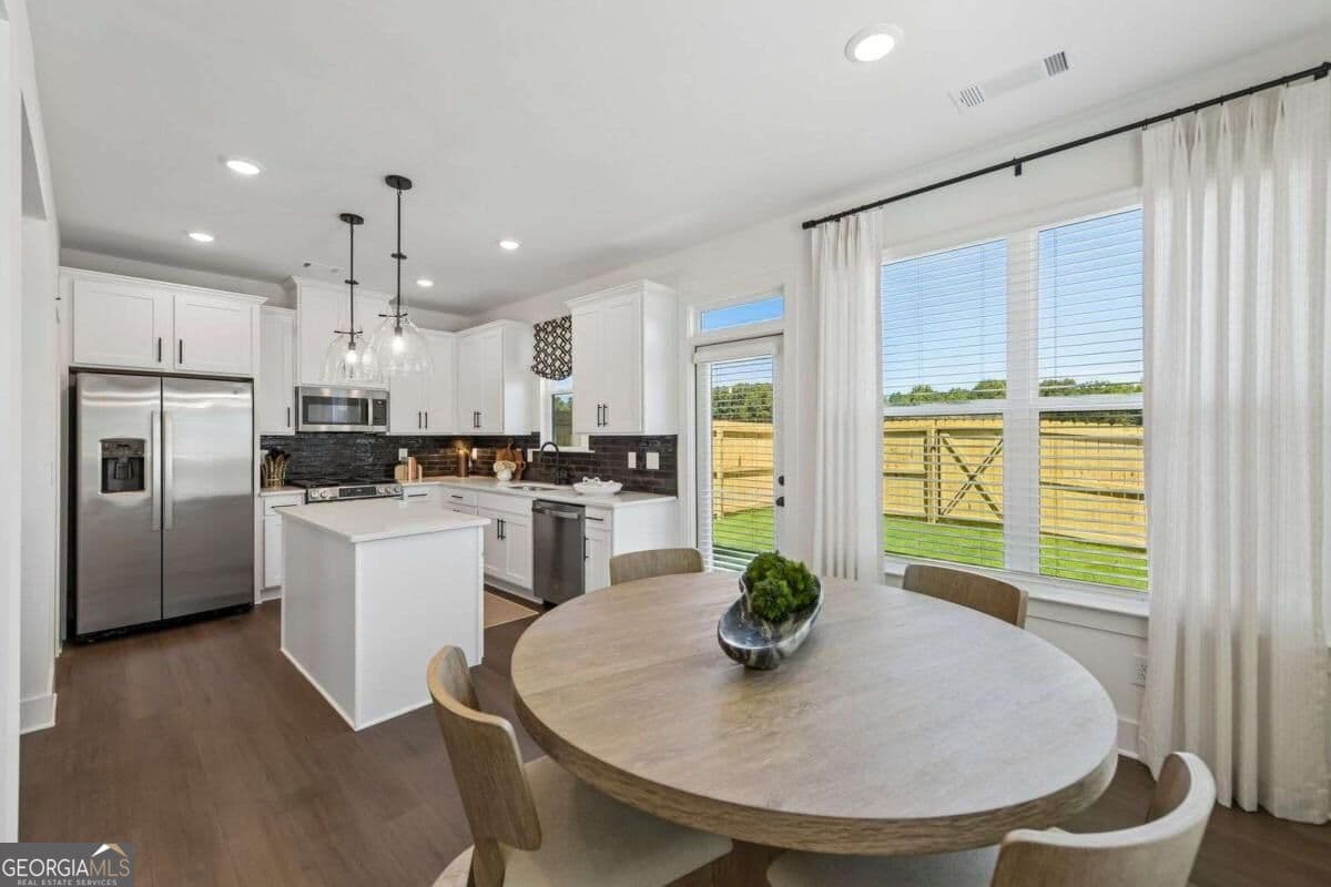 3 bedroom, 2.5 bathroom, 1,745 sq ft townhouse for sale at 222 Foxtrot Avenue 750, Hoschton, GA 30548 — photo 9