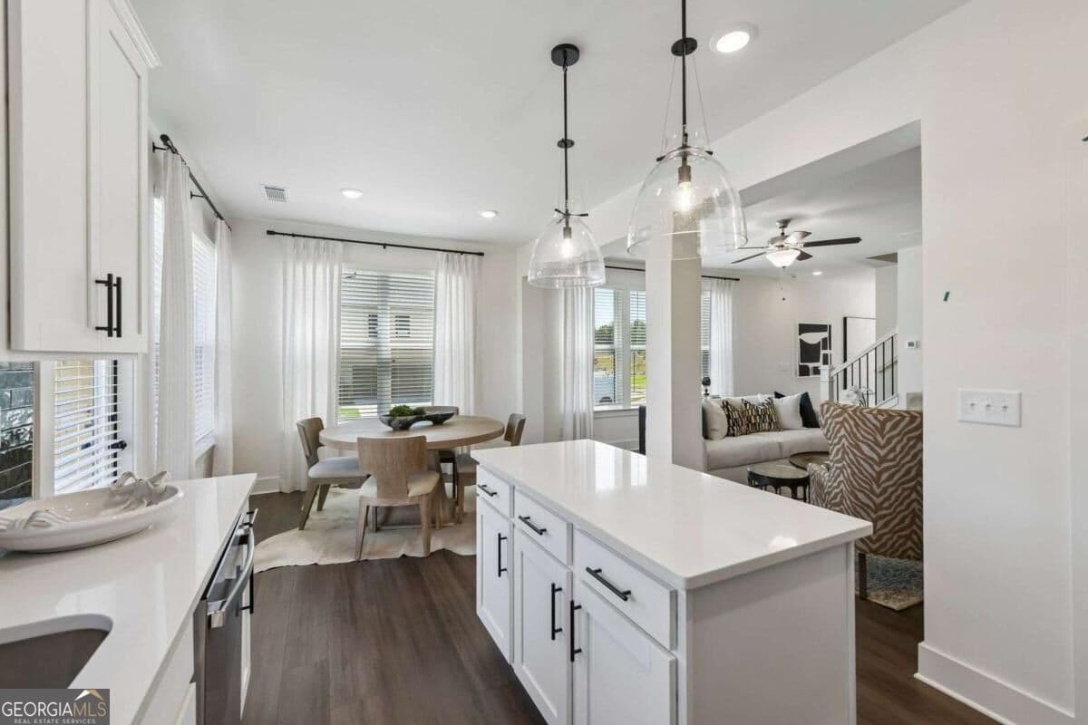 3 bedroom, 2.5 bathroom, 1,745 sq ft townhouse for sale at 222 Foxtrot Avenue 750, Hoschton, GA 30548 — photo 8