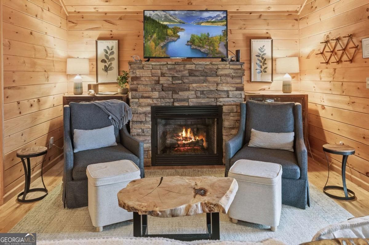 3 bedroom, 2 bathroom, 1,792 sq ft cabin,single family residence for sale at 145 Fox Run Lane, Blue Ridge, GA 30513 — photo 2