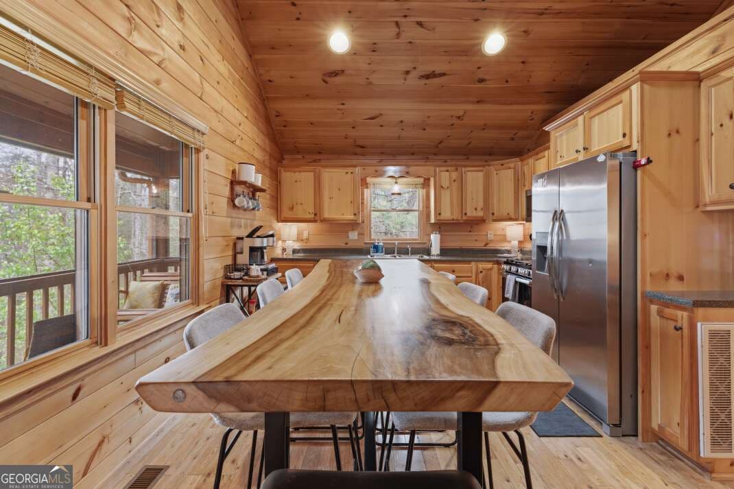 3 bedroom, 2 bathroom, 1,792 sq ft cabin,single family residence for sale at 145 Fox Run Lane, Blue Ridge, GA 30513 — photo 6