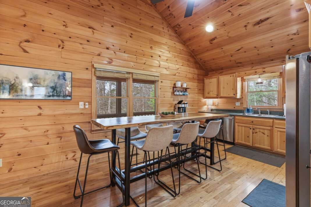 3 bedroom, 2 bathroom, 1,792 sq ft cabin,single family residence for sale at 145 Fox Run Lane, Blue Ridge, GA 30513 — photo 7