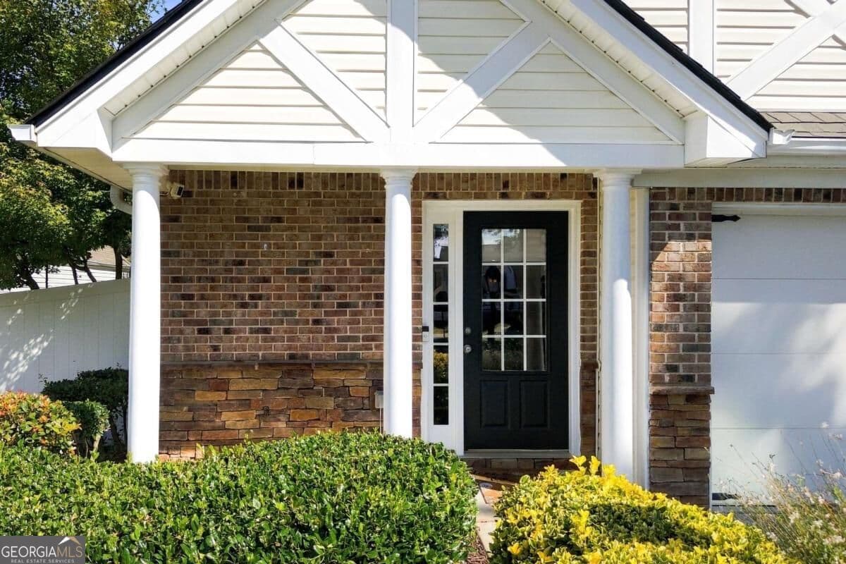 2 bedroom, 2 bathroom, 1,369 sq ft single family residence for sale at 2550 Cottage View Way, Cumming, GA 30040 — photo 3