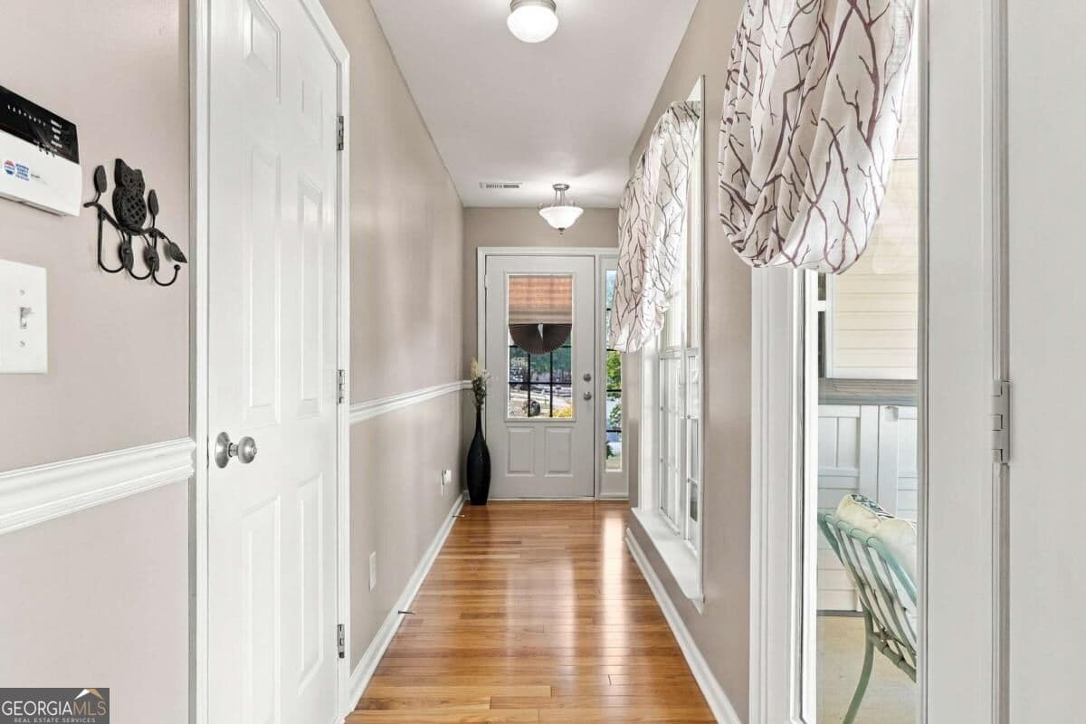 2 bedroom, 2 bathroom, 1,369 sq ft single family residence for sale at 2550 Cottage View Way, Cumming, GA 30040 — photo 4